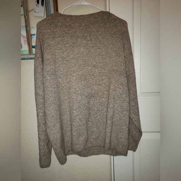 Tan Wool City  sweater. Size large. - Picture 4 of 4
